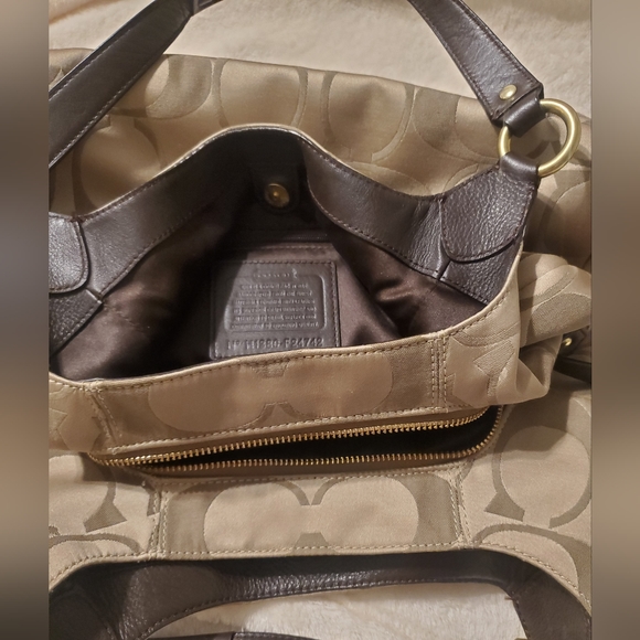 Coach Signature Bag - Picture 7 of 9